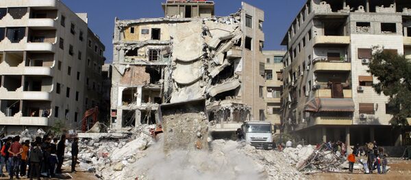 A general view taken on December 20, 2015, shows a bulldozer clearing debris from the site of a reported Israeli air raid that killed a senior figure in the Lebanese Shiite militant group Hezbollah, Samir Kantar, in Jaramana, southeast of the Syrian capital Damascus. - Sputnik International