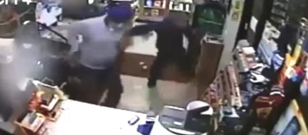 Screenshot from CCTV in which Amrick Singh fights off a would-be robber with a slipper Screenshot from CCTV in which Amrick Singh fights off a would-be robber with a slipper - Sputnik International