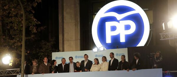 Spain's Prime Minister and People's Party (PP) candidate Mariano Rajoy (C) addresses supporters from a balcony at the party headquarters flanked by fellow party members and his wife Elvira Fernandez after results were announced in Spain's general election in Madrid, Spain, December 21, 2015. Spain's Prime Minister and People's Party (PP) candidate Mariano Rajoy (C) addresses supporters from a balcony at the party headquarters flanked by fellow party members and his wife Elvira Fernandez after results were announced in Spain's general election in Madrid, Spain, December 21, 2015. - Sputnik International