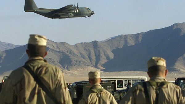 American soldiers watch a Hercules C-130 plane take off at the Bargam airbase north of Kabul - Sputnik International