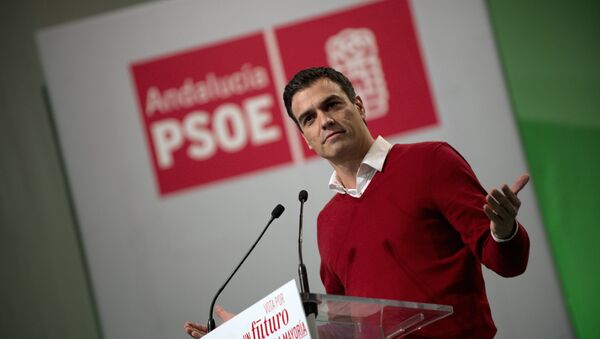 Leader of Spanish Socialist Party (PSOE) and candidate for the upcoming December 20 general election, Pedro Sanchez speaks during a campaign meeting at the Municipal Auditorium - Sputnik International