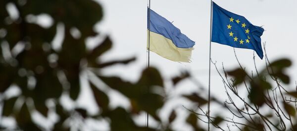 Flags of Ukraine and the European Union in Kiev - Sputnik International