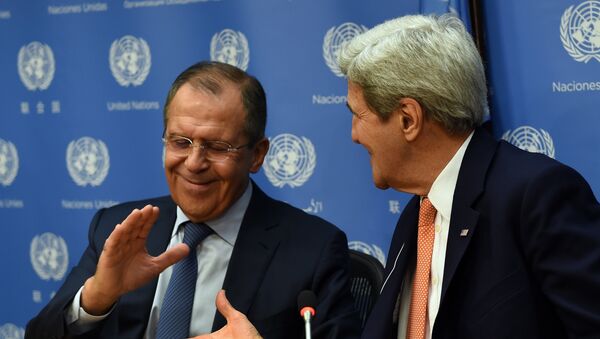 Foreign Minister of Russia Sergey Lavrov (L) and US Secretary of State John Kerry shake hands - Sputnik International