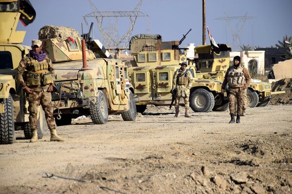 Iraqi soldiers advance their position in northern Ramadi, 70 miles (115 kilometers) west of Baghdad, Iraq, Monday, Dec. 21, 2015 Iraqi soldiers advance their position in northern Ramadi, 70 miles (115 kilometers) west of Baghdad, Iraq, Monday, Dec. 21, 2015 - Sputnik International