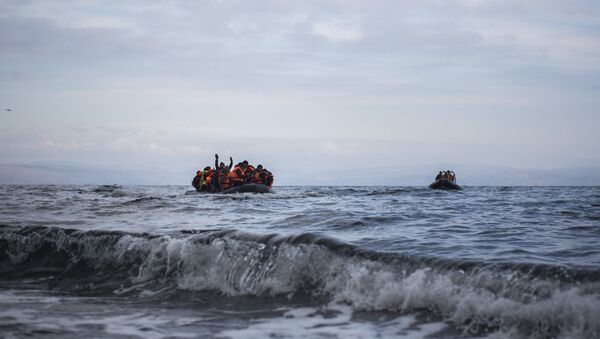 Refugees arriving by boat - Sputnik International