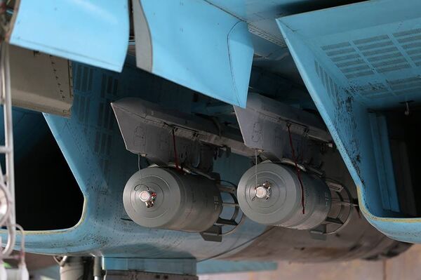 Bombs mounted on a Russian jet at the Hmeymim airbase in Syria Bombs mounted on a Russian jet at the Hmeymim airbase in Syria - Sputnik International
