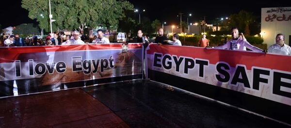 People take part in a march in Naama Bay, a popular area of Sharm el-Sheikh, as part of an initiative to encourage tourism, on November 12, 2015. - Sputnik International