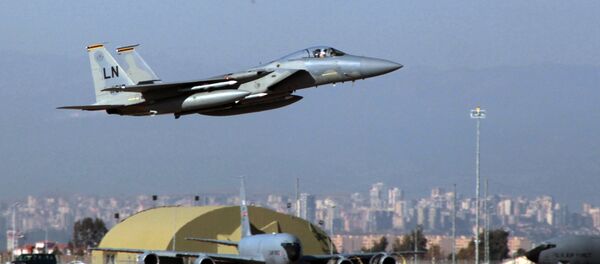 A US Air Force F15 fighter jet takes off. A US Air Force F15 fighter jet takes off. - Sputnik International