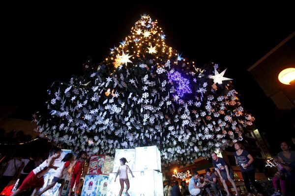 Jingle Bells! Christmas Trees Around the World - Sputnik International