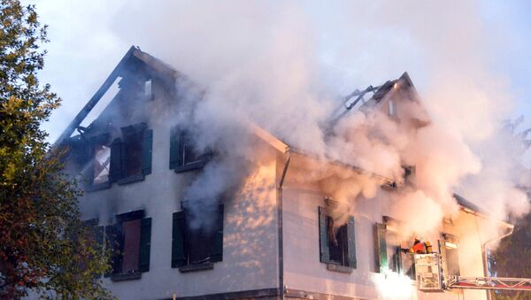 Smoke billows from a burning house that was planned to be converted into a shelter for asylum seekers in Weissach, southern Germany (File) - Sputnik International