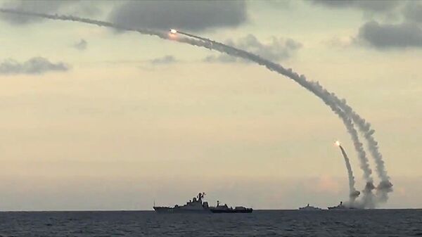 Ships from Russia's Caspian Fleet launching Kalibr-NK cruise missiles against Daesh targets in Syria, December 2015. - Sputnik International