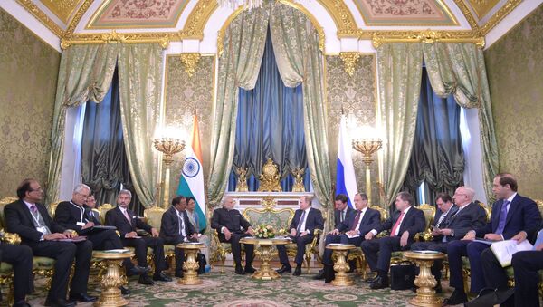 Russian President Vladimir Putin meets with Indian Prime Minister Narendra Modi - Sputnik International