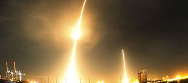 A long exposure photograph shows the SpaceX Falcon 9 lifting off (L) from its launch pad and then returning to a landing zone (R) at the Cape Canaveral Air Force Station, on the launcher's first mission since a June failure, in Cape Canaveral, Florida, December 21, 2015. A long exposure photograph shows the SpaceX Falcon 9 lifting off (L) from its launch pad and then returning to a landing zone (R) at the Cape Canaveral Air Force Station, on the launcher's first mission since a June failure, in Cape Canaveral, Florida, December 21, 2015. - Sputnik International