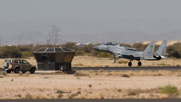 A picture taken on November 16, 2015 shows a Saudi F-15 fighter jet landing at the Khamis Mushayt military airbase, some 880 km from the capital Riyadh - Sputnik International