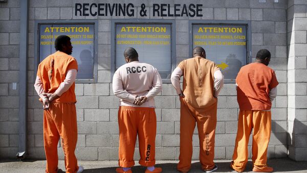 File photo, prisoners from Sacramento County await processing after arriving at the California Department of Corrections and Rehabilitation Deuel Vocational Institution (DVI) in Tracy, Calif - Sputnik International