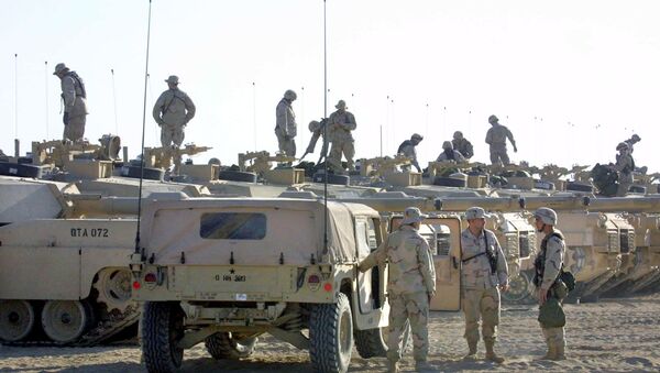 US troops are seen on top of their tanks, as others chat next to an armored vehicle (File) - Sputnik International