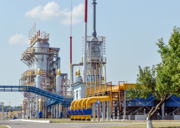 A picture shows a compressor station of Ukraine's Naftogaz national oil and gas company near the northeastern Ukrainian city of Kharkiv on August 5, 2014. - Sputnik International