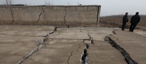 A damaged wall and roads are seen after a gypsum mine collapsed on Friday morning, in Pingyi, Shandong province, December 25, 2015 A damaged wall and roads are seen after a gypsum mine collapsed on Friday morning, in Pingyi, Shandong province, December 25, 2015 - Sputnik International