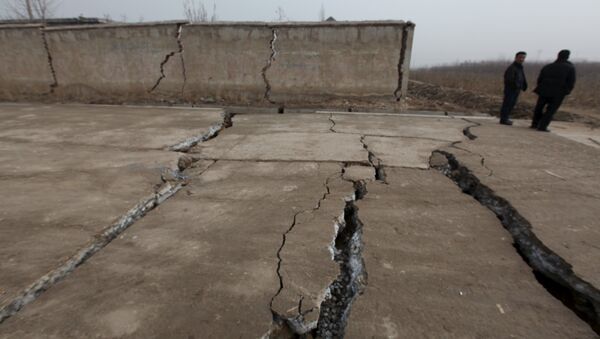 A damaged wall and roads are seen after a gypsum mine collapsed on Friday morning, in Pingyi, Shandong province, December 25, 2015 - Sputnik International