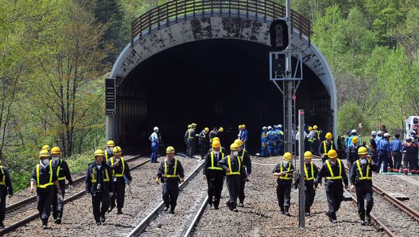 JR Hokkaido officials and firefighters inspect the train tunnel in which a train caught fire, at Simukappu village on May 28, 2011 - Sputnik International