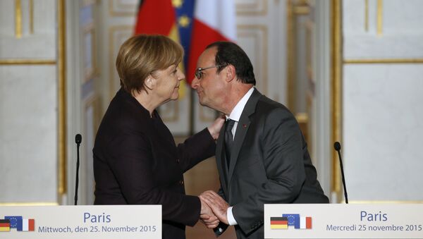 French president Francois Hollande, right, kisses German Chancellor Angela Merkel at the end of a joint press conference at the Elysee Palace, in Paris, Wednesday, Nov. 25, 2015 - Sputnik International