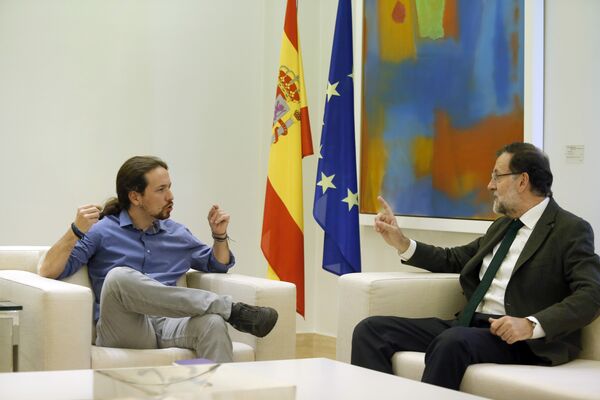 Spain's Prime Minister Mariano Rajoy, right, talks to Podemos party leader Pablo Iglesias during their meeting at the Moncloa palace, the Spanish premier's official residence, in Madrid. Spain's Prime Minister Mariano Rajoy, right, talks to Podemos party leader Pablo Iglesias during their meeting at the Moncloa palace, the Spanish premier's official residence, in Madrid. - Sputnik International