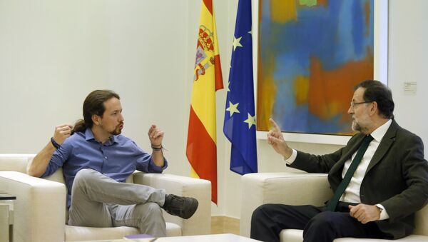 Spain's Prime Minister Mariano Rajoy, right, talks to Podemos party leader Pablo Iglesias during their meeting at the Moncloa palace, the Spanish premier's official residence, in Madrid. - Sputnik International