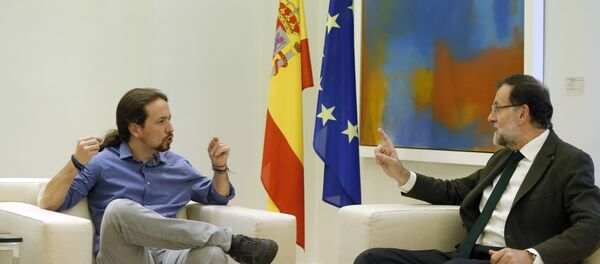 Spain's Prime Minister Mariano Rajoy, right, talks to Podemos party leader Pablo Iglesias during their meeting at the Moncloa palace, the Spanish premier's official residence, in Madrid. - Sputnik International
