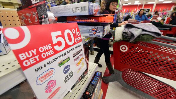 People shop for bargains at a Target store in Alhambra, California, which opened at 6pm on Thanksgiving Day, November 26, 2016. - Sputnik International