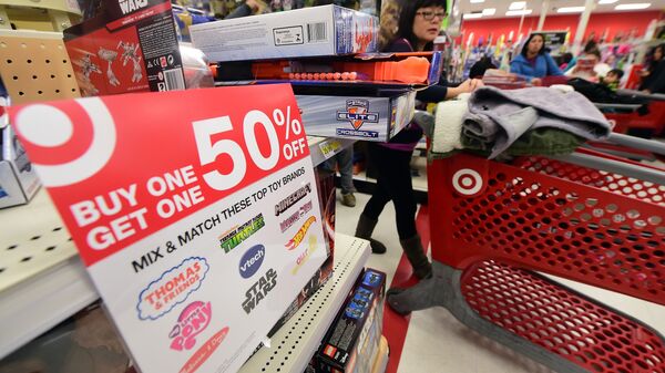 People shop for bargains at a Target store in Alhambra, California, which opened at 6pm on Thanksgiving Day, November 26, 2016. - Sputnik International