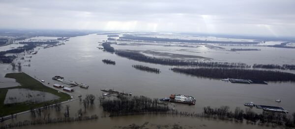 In this aerial photo, the Mississippi River flows out of its banks Wednesday, Dec. 30, 2015, near West Alton, Mo. A rare winter flood threatened nearly two dozen federal levees in Missouri and Illinois on Wednesday as rivers rose, prompting evacuations in several places. In this aerial photo, the Mississippi River flows out of its banks Wednesday, Dec. 30, 2015, near West Alton, Mo. A rare winter flood threatened nearly two dozen federal levees in Missouri and Illinois on Wednesday as rivers rose, prompting evacuations in several places. - Sputnik International