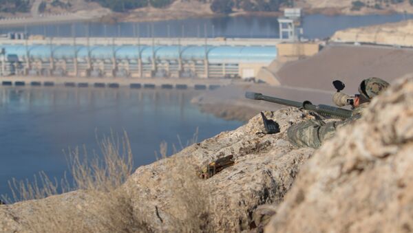 A sniper from the Democratic Forces of Syria takes an overwatch position at the top of Mount Annan overlooking the Tishrin dam, after they captured it on Saturday from Islamic State militants, south of Kobani, Syria December 27, 2015 - Sputnik International