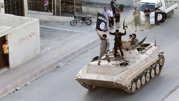 Militant Islamist fighters take part in a military parade along the streets of northern Raqqa province in this June 30, 2014, file photo - Sputnik International