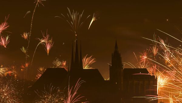 In this photo taken with long exposure, fireworks explode near the medieval Mariendom or St. Mary's Cathedral, right, and St. Severi's Church shortly after midnight during the New Year celebrations in Erfurt, central Germany, Friday, Jan. 1, 2016 - Sputnik International