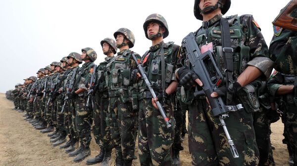 In this photograph taken on November 24, 2011 Chinese People's Liberation Army (PLA) soldiers take part in the Pakistan-China anti-terrorist drill as they wrap up their two-week military exercise in Jhelum, 85 kilometres southeast of Islamabad - Sputnik International