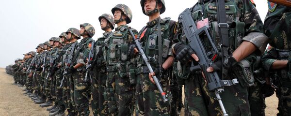 In this photograph taken on November 24, 2011 Chinese People's Liberation Army (PLA) soldiers take part in the Pakistan-China anti-terrorist drill as they wrap up their two-week military exercise in Jhelum, 85 kilometres southeast of Islamabad - Sputnik International