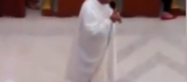 Catholic Priest Uses Hoverboard at Christmas Service - Sputnik International