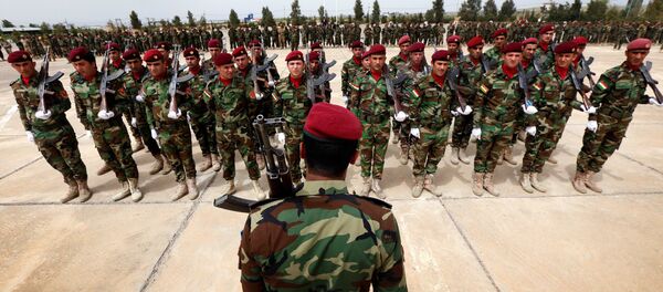 Kurdish Peshmerga fighters take part in a graduation ceremony on April 16, 2015 at the Kurdistan Training Coordination Center (KTTC) of Arbil, the capital of the autonomous Kurdish region of northern Iraq. - Sputnik International