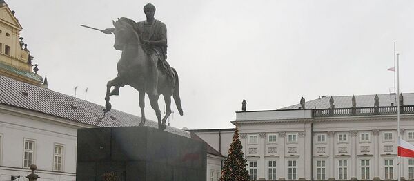 Poland's , European Union and NATO flags are lowered to half staff in front of the Presidential Palace in Warsaw, Poland - Sputnik International