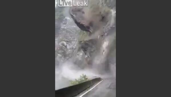 Awesome rock fall. - Sputnik International