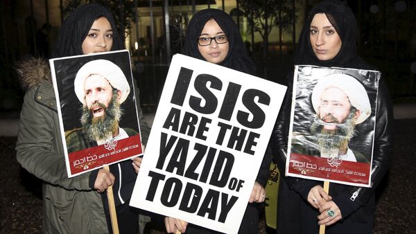 Protesters hold placards as they demonstrate against the execution of prominent Shi'ite cleric Sheikh Nimr al-Nimr outside the Saudi Arabian Embassy in London, Britain January 2, 2016 - Sputnik International