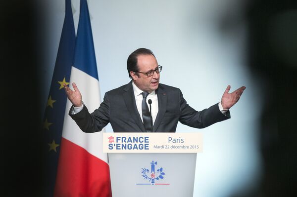 French President Francois Hollande delivers a speech during the La France s'engage (France makes a stand) award ceremony at the Elysee presidential palace in Paris on December 22, 2015 French President Francois Hollande delivers a speech during the La France s'engage (France makes a stand) award ceremony at the Elysee presidential palace in Paris on December 22, 2015 - Sputnik International