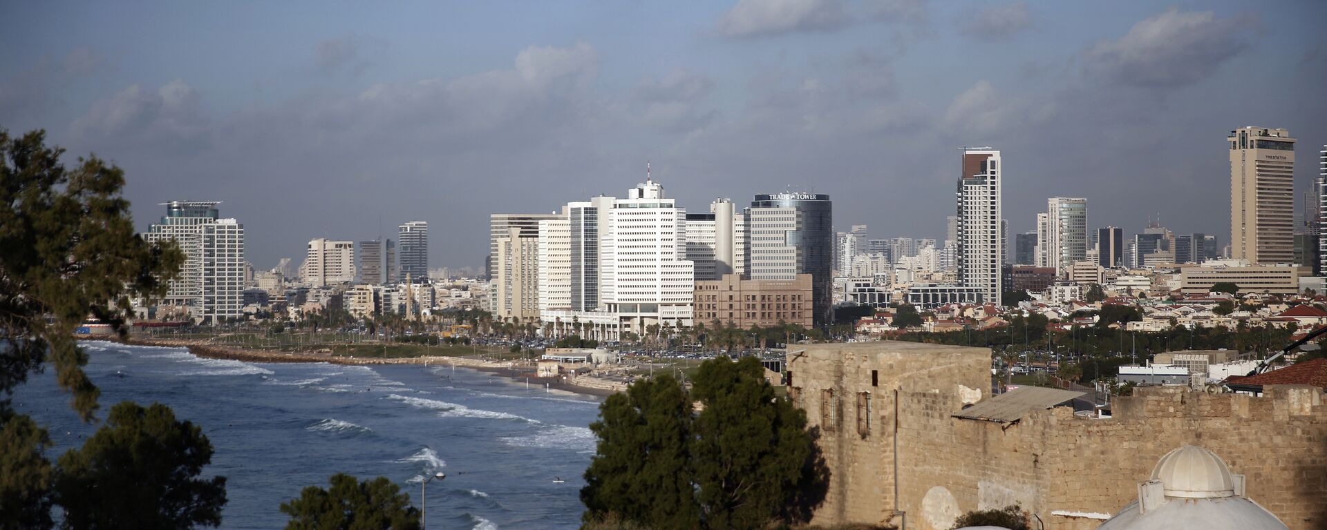 A picture taken on November 29, 2015 shows the Tel Aviv skyline from the neighbourhood of Jaffa - Sputnik International, 1920, 06.08.2022