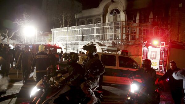 Iranian security protect Saudi Arabia's embassy in Tehran, Iran, while a group of demonstrators gathered to protest execution of a Shiite cleric in Saudi Arabia, Sunday, Jan. 3, 2016 - Sputnik International