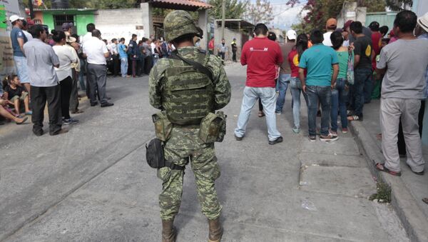 Local residents and a soldier are seen on January 2, 2016 outside the house of Gisela Mota, newly elected Mayor of Temixco, Morelos State, Mexico, murdered on Saturday at home by gunmen. - Sputnik International