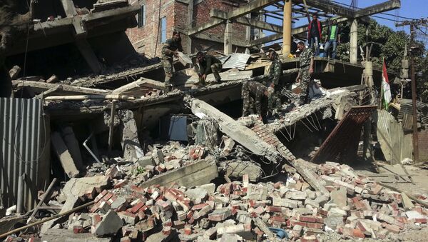 Indian soldiers remove debris from a house that collapsed in an earthquake in Imphal, capital of the northeastern Indian state of Manipur, Monday, Jan. 4, 2016 - Sputnik International