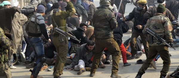 Indian police officers wield their batons against Kashmiri Shi'ite Muslims during a protest against the execution of cleric Nimr al-Nimr, who was executed along with others in Saudi Arabia, in Srinagar January 3, 2016 - Sputnik International