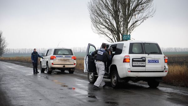 OSCE monitoring mission observers near the village of Zaichenko, Donetsk Region - Sputnik International