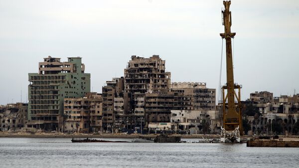 A general view shows destroyed buildings in Libya's eastern coastal city of Benghazi on October 20, 2015 - Sputnik International