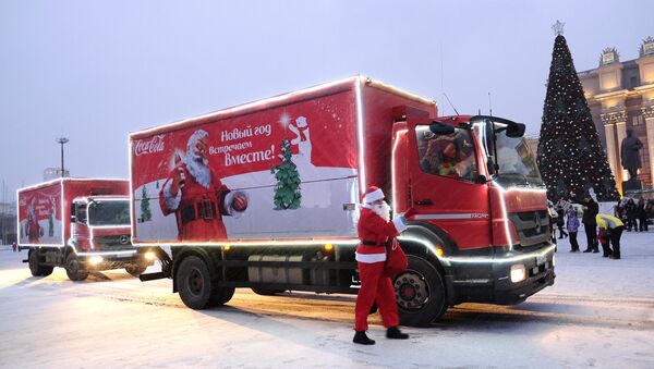 The caravan of Coca-Cola Christmas trucks on the square in front of the Oktyabrsky district administration in Samara - Sputnik International